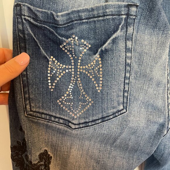 Women's Cowgirl Tuff Co. "Black Cross" Embroidered Denim - W.32 X L.33 - Picture 7 of 9
